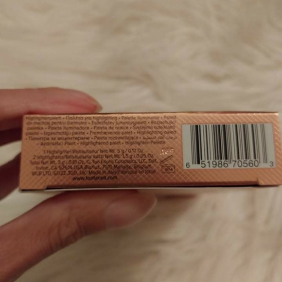 💖FIRM! NWT TOO FACED BORN THIS WAY TURN UP THE LIGHT HIGHLIGHTER PALETTE - Picture 5 of 10